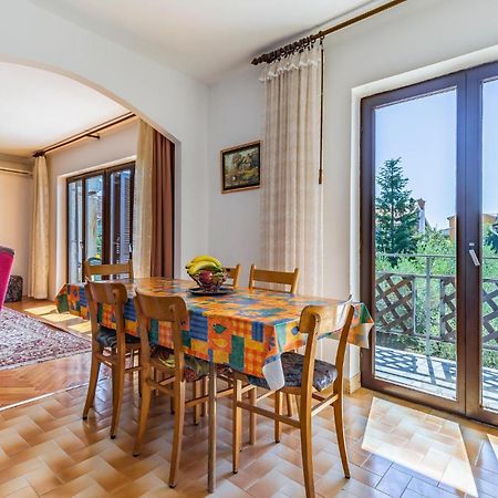 Awesome Apartment In Medulin With Kitchen Exterior photo