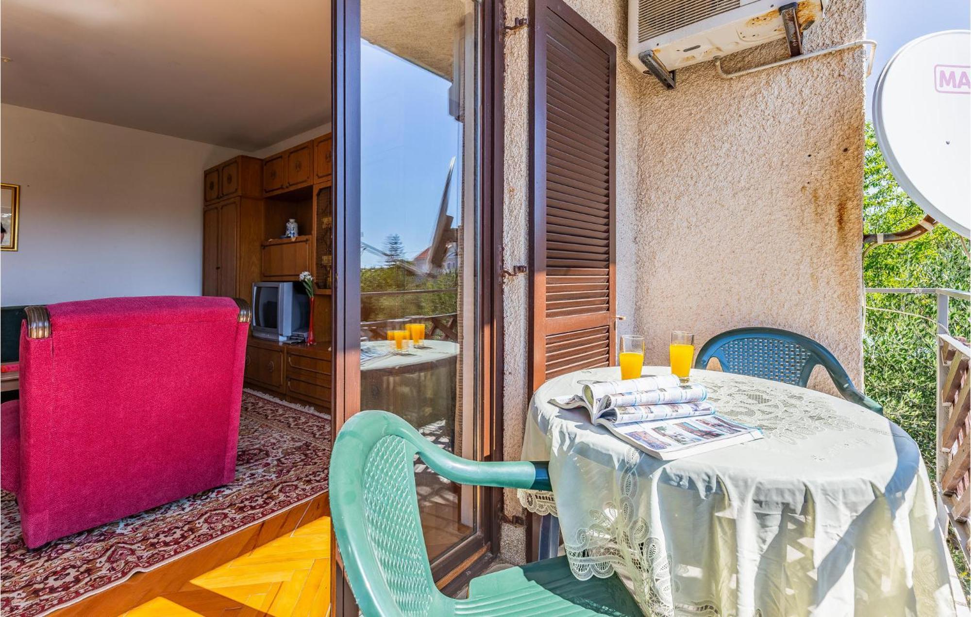 Awesome Apartment In Medulin With Kitchen Exterior photo