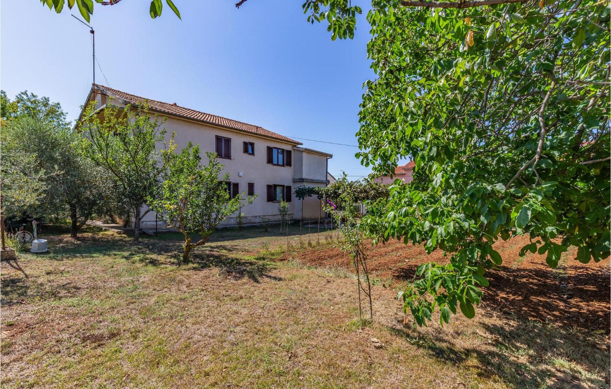 Awesome Apartment In Medulin With Kitchen Exterior photo